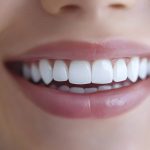 5 alimentos que limpian tus dientes y que no sabías