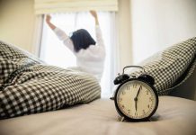 Cambio de hora: Guía rápida para no desajustar el sueño y cuándo consultar a un especialista