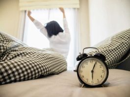 Cambio de hora: Guía rápida para no desajustar el sueño y cuándo consultar a un especialista