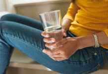 Chile bebe 3 veces más bebidas azucaradas que el promedio mundial mientras el agua embotellada sigue siendo un lujo
