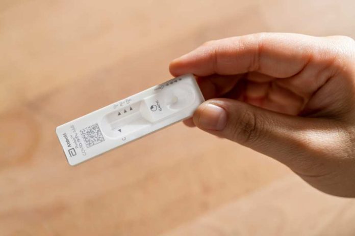 Diagnóstico en minutos: Nueva prueba de autodiagnóstico COVID-Influenza disponible en Chile