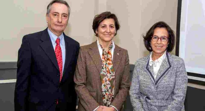 En UDLA ministra de Salud, exministros y exautoridades de gobierno se reúnen en presentación del libro “20 años del AUGE desde sus actores