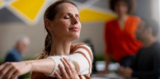 Experta entrega claves para promover el autocuidado en el trabajo