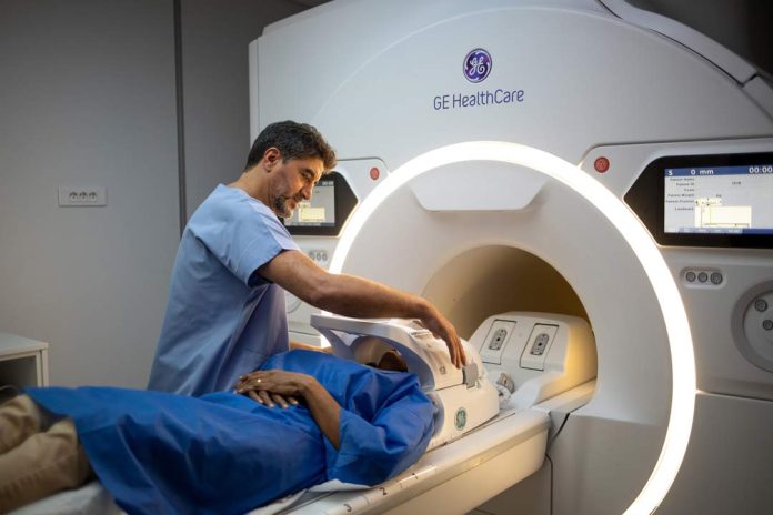 GE HealthCare encabeza la lista de autorizaciones de dispositivos médicos habilitados con IA de la FDA por cuarto año consecutivo con 100