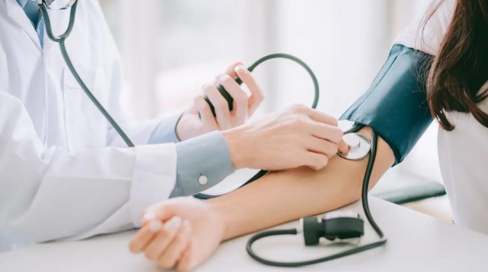 Mes del Corazón: El 36% de la población chilena sufre de hipertensión arterial