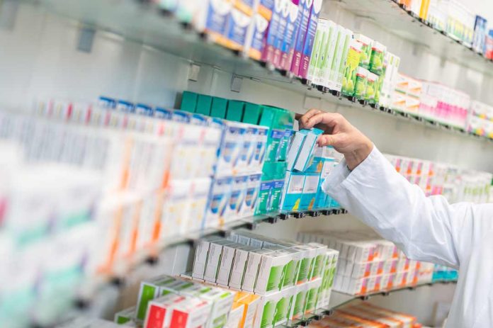 Informe señala que gasto de bolsillo en medicamentos en Chile se ha disparado un 80% en 13 años