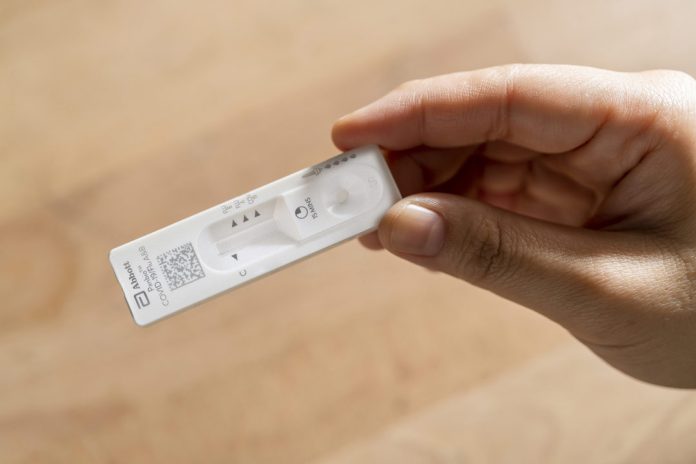 Nuevo test casero detecta COVID-19 o influenza en solo 15 minutos