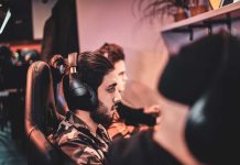 Riesgo de pérdida de audición y tinnitus en jóvenes 'gamers'