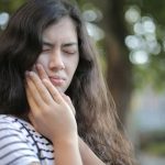 Sensibilidad dental: el dolor silencioso que afecta al 50% de los chilenos