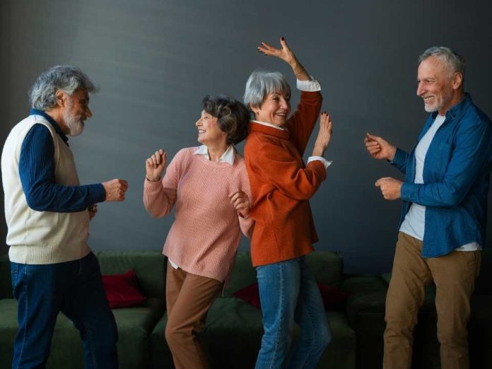 experta aconseja bailar para cuidar el corazón en la tercera edad