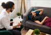 ¿Cómo se deben abordar las situaciones traumáticas que ocurren en el lugar de trabajo?