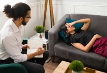¿Cómo se deben abordar las situaciones traumáticas que ocurren en el lugar de trabajo?