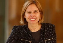 ¿Quién cuida de ellas? Experta enfatiza necesidad de fortalecer y formalizar el trabajo de las cuidadoras