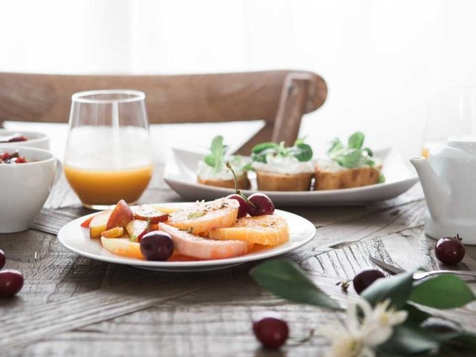 65% de los chilenos toma desayuno todos los días: la primera comida del día es clave para la energía y el rendimiento