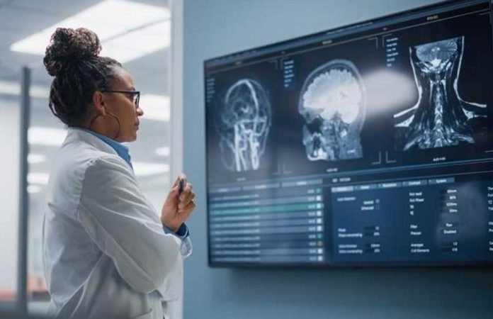 700 mil exámenes al año: nueva plataforma digital acelera diagnósticos en la red hospitalaria y apoya la gestión de las listas de espera