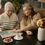 Alzheimer: Señales tempranas que van más allá de la memoria