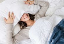 Cambio de hora y salud: neuróloga explica cómo afecta el sueño y entrega claves para un buen descanso