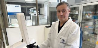 Científico puertomontino lidera investigación que vincula microplásticos con el cáncer de mama