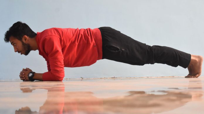 ¿Cuánto resiste en plancha abdominal? Estudio revela lo que dice sobre su salud
