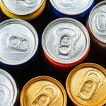 Inglaterra prohibirá las bebidas energéticas a menores de 16 años ¿Cuál es el riesgo en Chile?