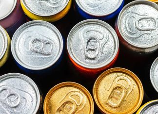 Inglaterra prohibirá las bebidas energéticas a menores de 16 años ¿Cuál es el riesgo en Chile?