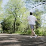 Kinesióloga detalla el poder del ejercicio al aire libre para cuerpo y mente: una receta efectiva