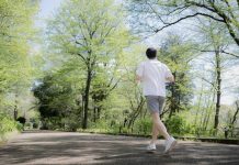 Kinesióloga detalla el poder del ejercicio al aire libre para cuerpo y mente: una receta efectiva