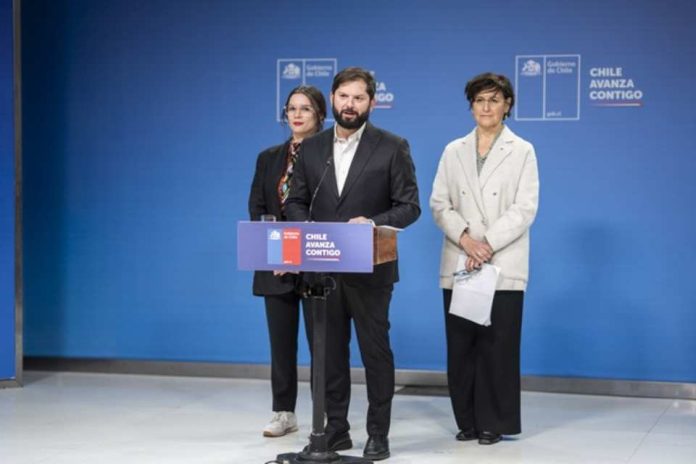 Presidente Boric destaca tres años de salud gratuita en la red pública: “Con voluntad política se pueden hacer las cosas”