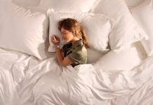 ¿Duermes toda la noche y sigues cansado? La causa podrían ser los micro-despertares
