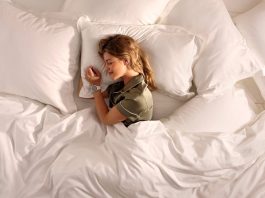 ¿Duermes toda la noche y sigues cansado? La causa podrían ser los micro-despertares