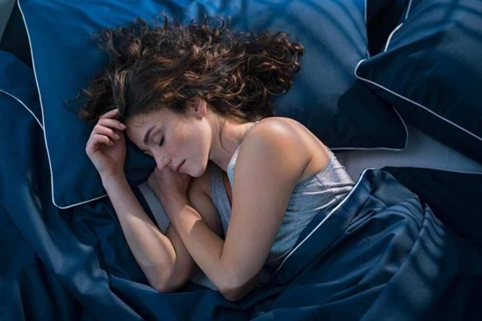 Vuelve el sueldo de $1 millón mensual por dormir: ¿Cómo postular y cumplir un sueño?