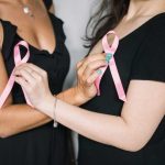 Acompañar sin invadir: cómo apoyar a quien enfrenta cáncer de mama
