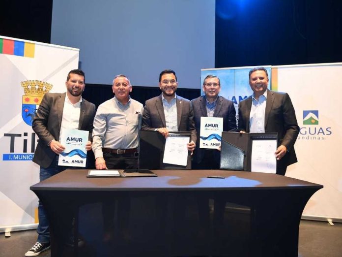 Aguas Andinas y la AMUR firman convenio de colaboración para fortalecer el abastecimiento de agua potable en zonas rurales de la RM