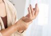 Artritis Reumatoide: consultar temprano es crucial ante síntomas persistentes para prevenir daño crónico y discapacidad a largo plazo 