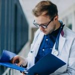 Más de medio millón de estudios clínicos marcan el avance de la medicina a nivel global 