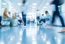Chile invierte más en salud, pero usuarios evalúan peor su experiencia de atención  Chile invierte más en salud, pero usuarios evalúan peor su experiencia de atención