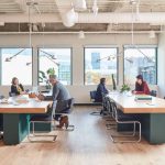 ¿Cuáles son los pros y contras de ir presencialmente al trabajo?