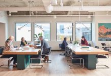 ¿Cuáles son los pros y contras de ir presencialmente al trabajo?