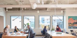 ¿Cuáles son los pros y contras de ir presencialmente al trabajo?