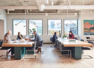 ¿Cuáles son los pros y contras de ir presencialmente al trabajo?
