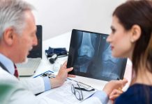 Día Mundial de la Osteoporosis: Experto explica los mitos y verdades de esta silenciosa enfermedad