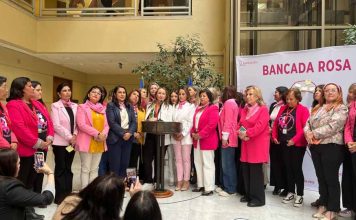 Diputadas de la Bancada Rosa firman compromiso por el cáncer de mama  en su primer aniversario