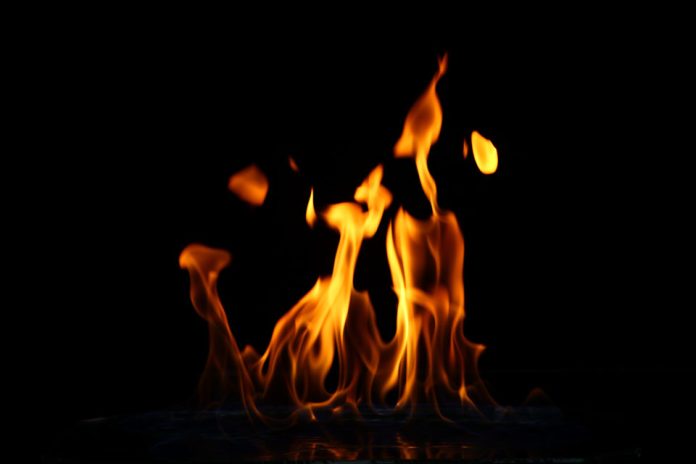 El estudio, publicado en Progress in Energy and Combustion Science, busca contribuir al conocimiento sobre las partículas de hollín y su impacto en el medioambiente y la salud humana.