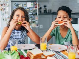 Especialista entrega claves para una alimentación a base de proteínas que favorezca el crecimiento y desarrollo infantil Especialista entrega claves para una alimentación a base de proteínas que favorezca el crecimiento y desarrollo infantil