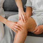 Expertos advierten sobre riesgos de várices no tratadas: Afección que impacta a 1 de cada 3 adultos en Chile 