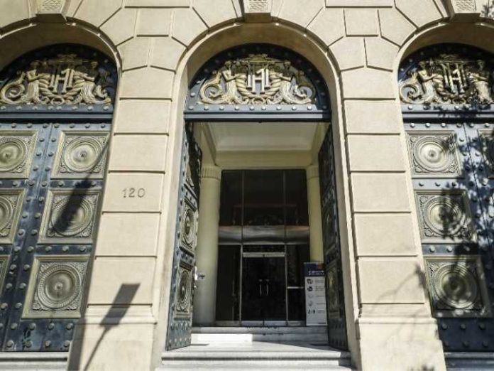 Hacienda ingresa a la Cámara proyecto de Ley que otorga nuevos beneficios tributarios en contribuciones para adultos mayores Hacienda ingresa a la Cámara proyecto de Ley que otorga nuevos beneficios tributarios en contribuciones para adultos mayores