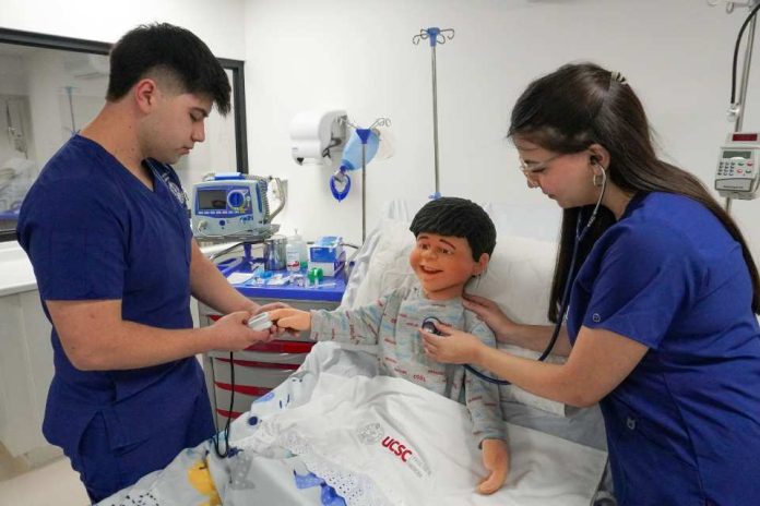 L.U.C.A.S el muñeco que revoluciona la enseñanza pediátrica con emociones y empatía L.U.C.A.S: el muñeco que revoluciona la enseñanza pediátrica con emociones y empatía