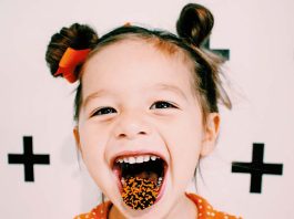 Odontopediatra aconseja moderar el consumo de dulces en Halloween y evitar los de textura pegajosa Odontopediatra aconseja moderar el consumo de dulces en Halloween y evitar los de textura pegajosa