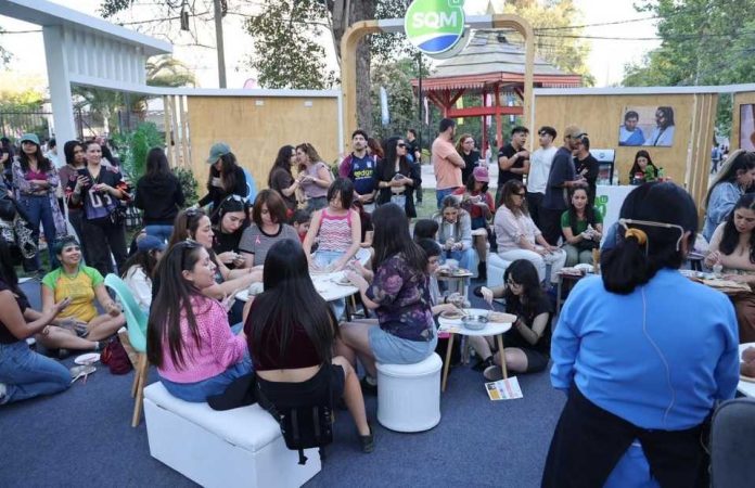 “PalpArte”: La aplaudida iniciativa de prevención de cáncer de mama que se instaló en Ruidosa Fest 