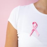 Solo 4 de cada 10 mujeres se realizan la mamografía anual en Chile: especialistas llaman al autocuidado
